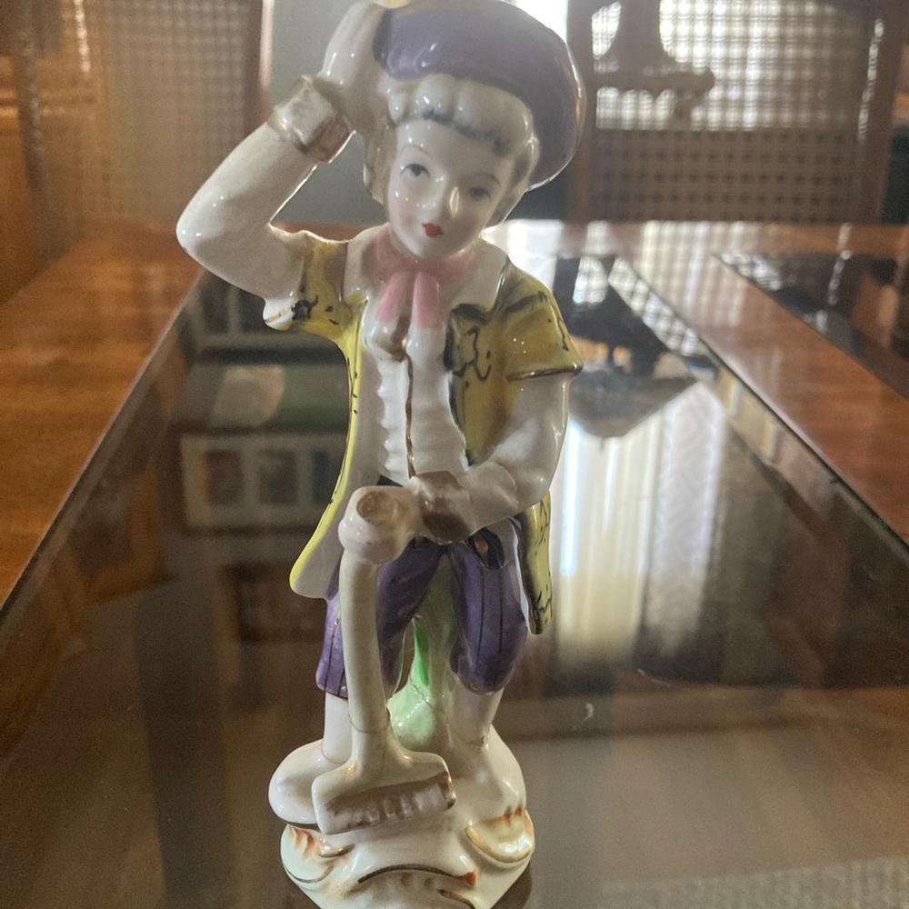 Ceramic figurine